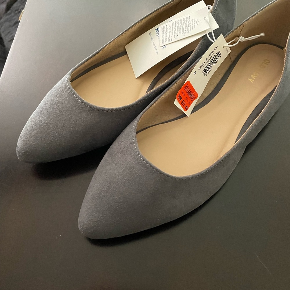 Old Navy Faux Suede Pointy-Toe flat.